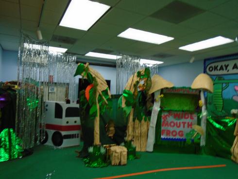 Image for event: Wide Mouth Frog- Puppet Show